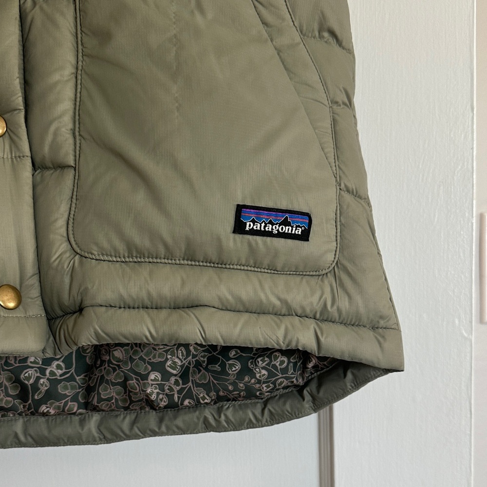 Like New Patagonia Two-Tone Green Hooded Vest - Picture 3 of 6
